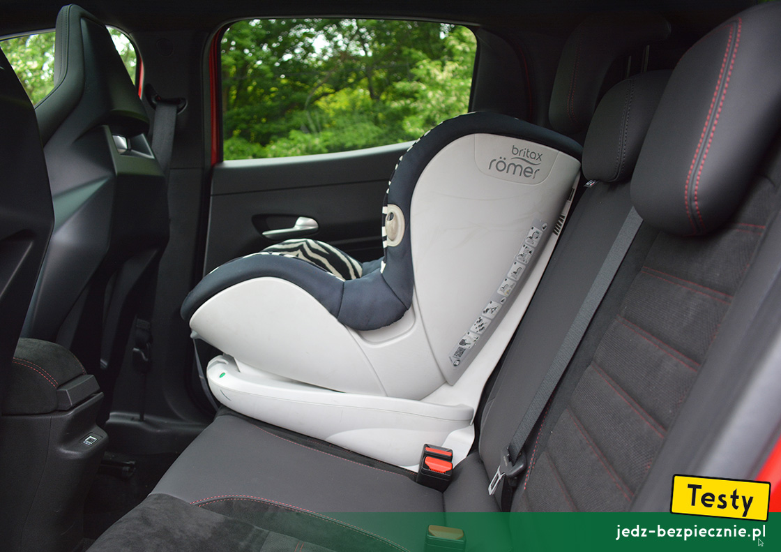 TESTY | Alfa Romeo Junior hybrid | montaż fotelika samochodowego dla dziecka, Isofix, top-tether, grupa 1, przodem do kierunku jazdy, kanapa, Britax-Romer TriFix