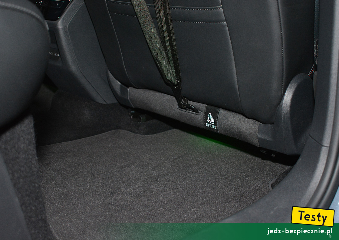 TESTY | Volkswagen ID.7 | zapięcie klamry pasa top-tether, przód fotel pasażera