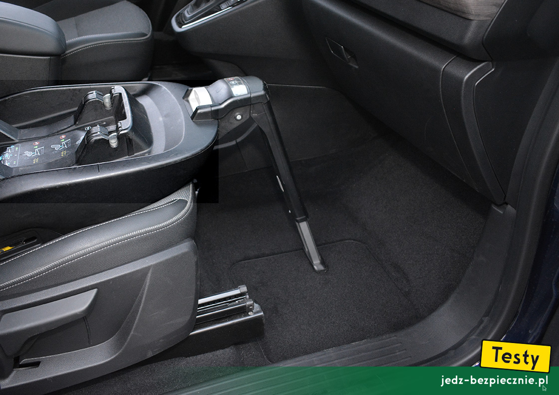 TESTY | Renault Grand Kangoo | montaż bazy Isofix z nogą stabilizującą na miejscu pasażera, schowek w podłodze samochodu