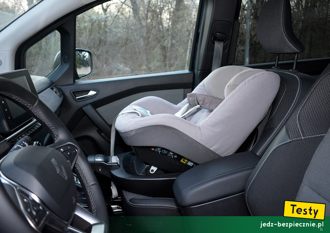 TESTY | Renault Grand Kangoo | montaż fotelika dziecięcego z grupy 0/1 na miejscu pasażera, baza Isofix, i-Size, przodem do kierunku jazdy