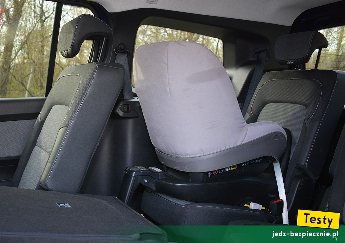 TESTY | Renault Grand Kangoo | montaż fotelika dziecięcego z grupy 0/1 w III rzędzie siedzeń, baza Isofix, i-Size, tyłem do kierunku jazdy