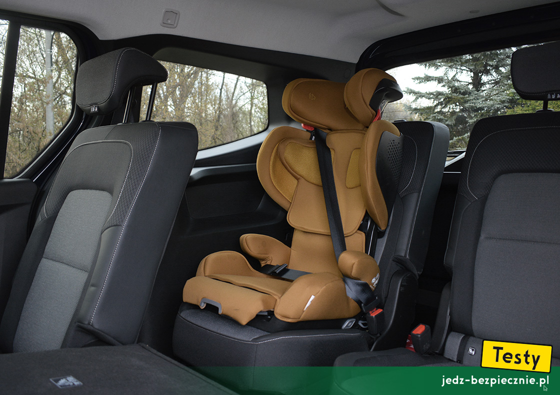 TESTY | Renault Grand Kangoo | montaż fotelika dziecięcego z grupy 2-3 w III rzędzie siedzeń, Isofix, i-Size, przodem do kierunku jazdy, Recaro