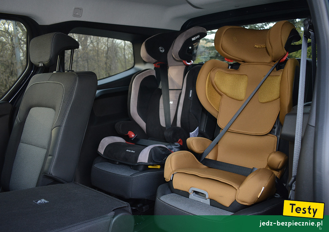 TESTY | Renault Grand Kangoo | montaż dwóch fotelików dziecięcych z grupy 2-3 w III rzędzie siedzeń, Isofix, i-Size, przodem do kierunku jazdy, Recaro