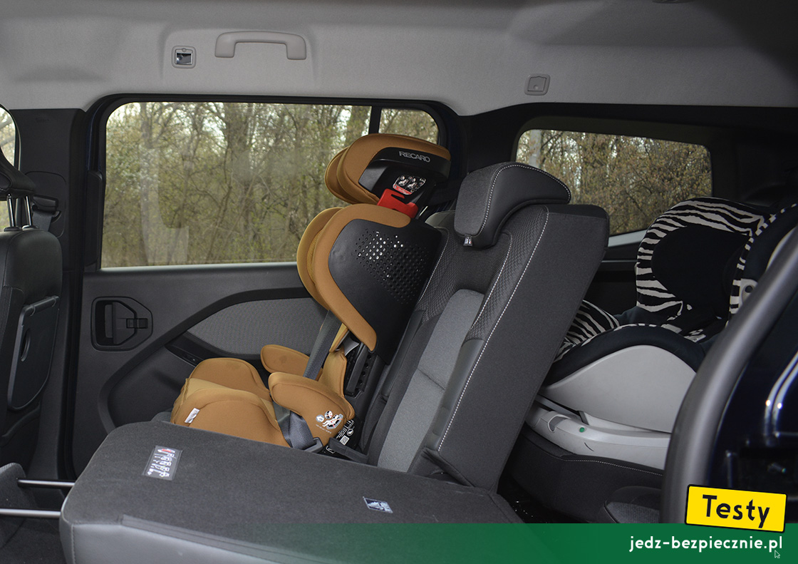 TESTY | Renault Grand Kangoo | montaż dwóch fotelików dziecięcych jeden za drugim w II i III rzędzie siedzeń