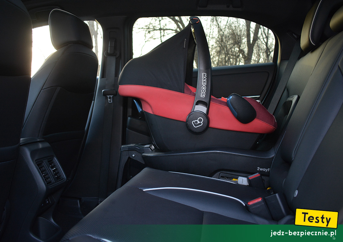 TESTY | Honda e:Ny1 | montaż nosidełka dla dziecka na kanapie, baza Isofix, i-Size, Maxi-Cosi Pebble Plus, tyłem do kierunku jazdy
