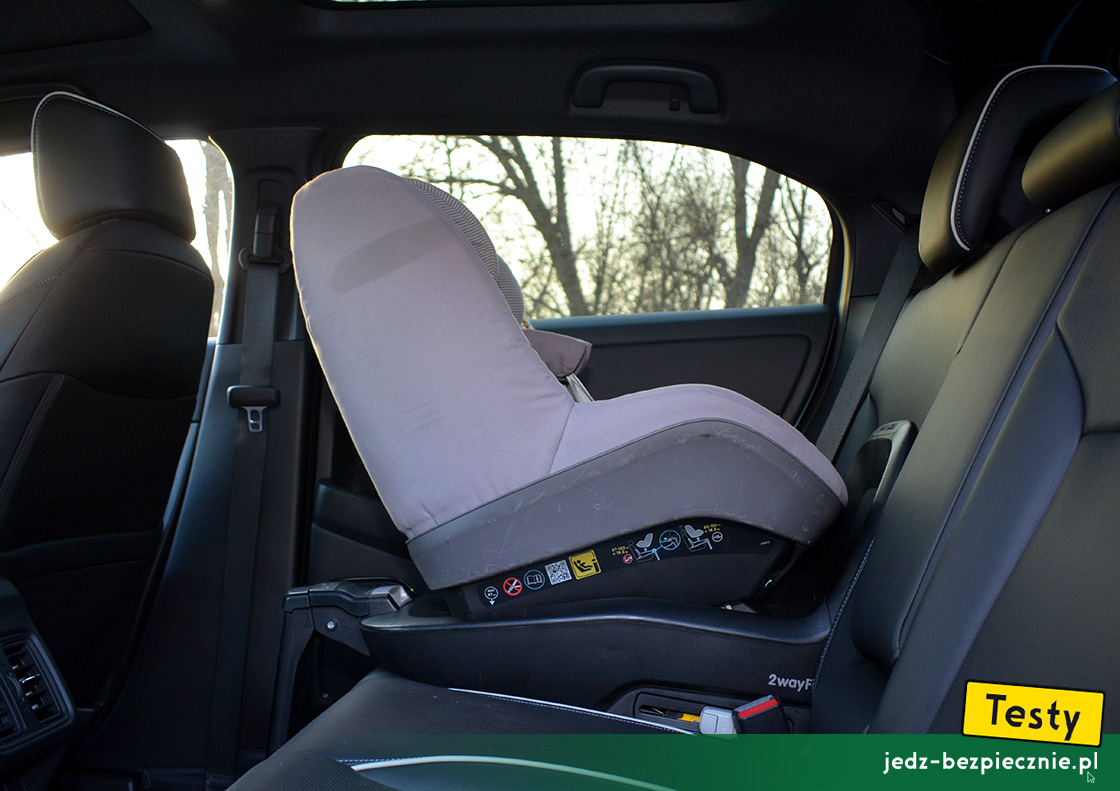 TESTY | Honda e:Ny1 | montaż fotelika dla dziecka na kanapie, baza Isofix, i-Size, Maxi-Cosi 2WayPearl, tyłem do kierunku jazdy
