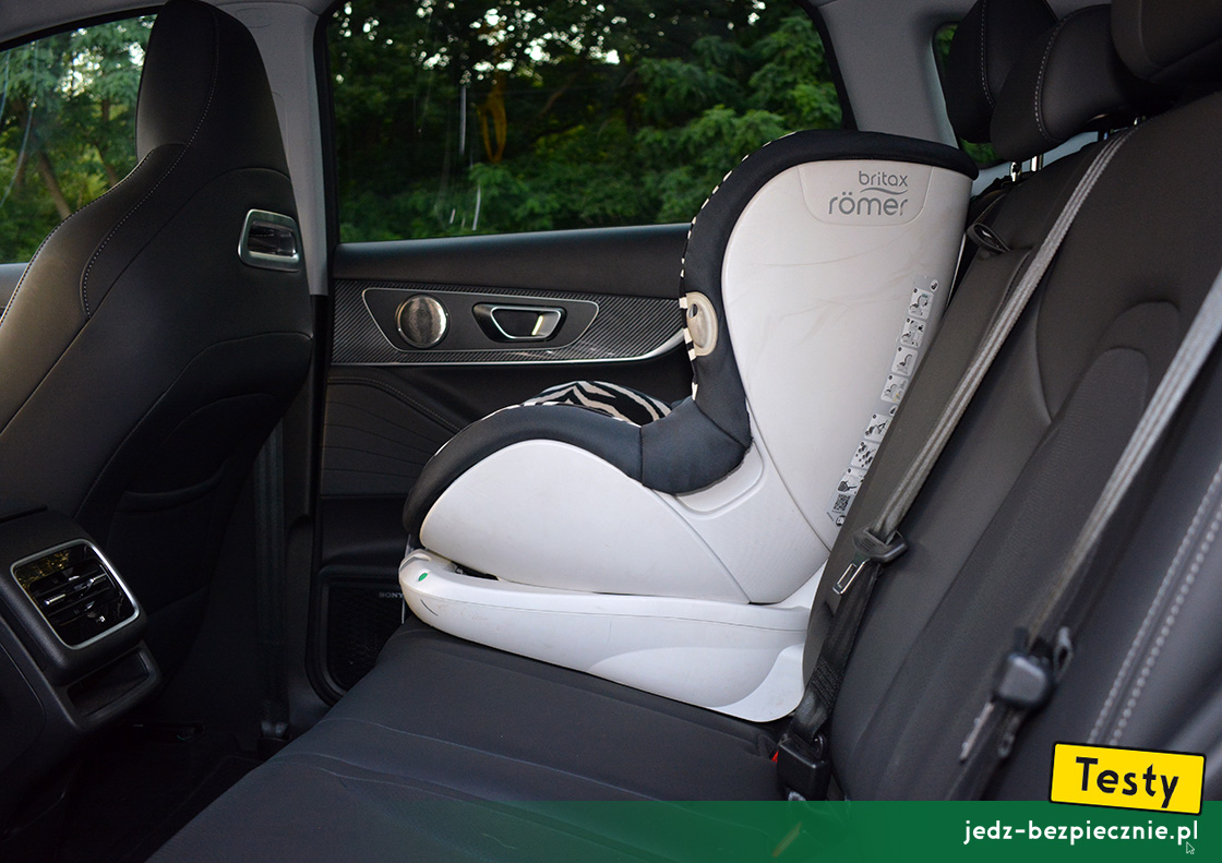 TESTY | Chery Tiggo 7 | montaż fotelika dziecięcego z grupy 1 na skrajnym miejscu kanapy, Isofix, top-tether, przodem do kierunku jazdy