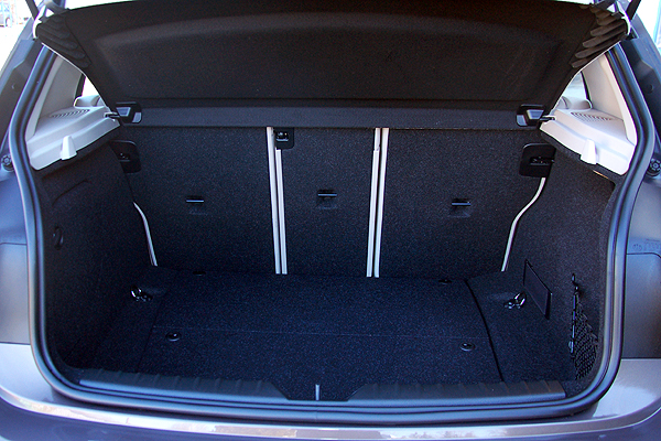 TESTY | BMW serii 1 F20 | Wyposażenie samochodu - mocowanie transportowanych przedmiotów w bagażniku