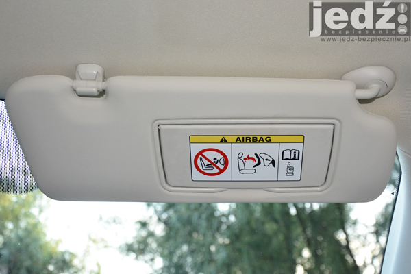 TESTY | Honda CR-V IV 2WD | Wyposażenie samochodu - ostrzeżenie na osłonie przeciwsłonecznej pasażera - fotelik dziecięcy tyłem do kierunku jazdy