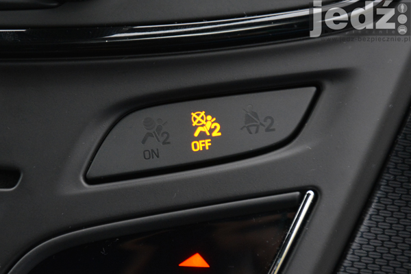 Opel Insignia, panel statusu poduszki powietrznej pasażera, nie aktywna OFF