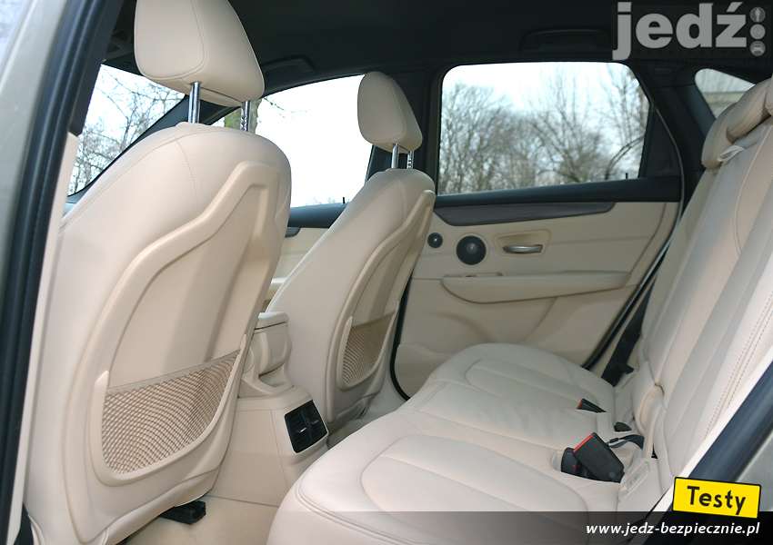 TESTY | BMW serii 2 Active Tourer | Wyposażenie samochodu - przyciemniane szyby + tapicerka