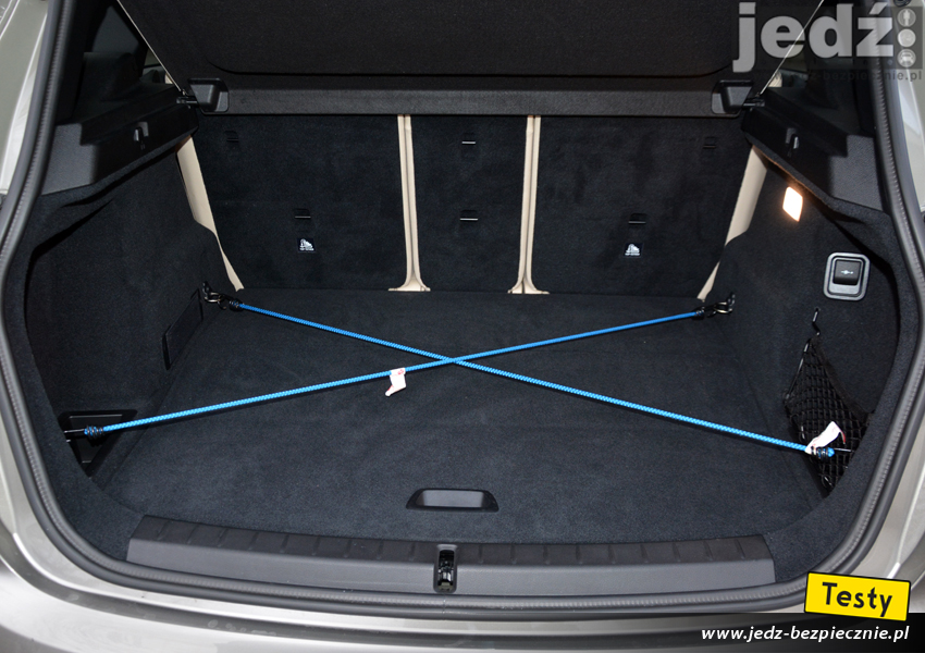 TESTY | BMW serii 2 Active Tourer | Wyposażenie samochodu - uchwyty do siatki w bagażniku
