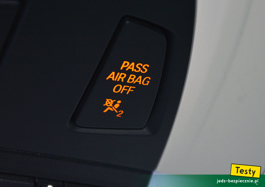TESTY | BMW i3 | Wyposażenie samochodu - sygnalizacja aktywnej poduszki powietrznej pasażera, OFF