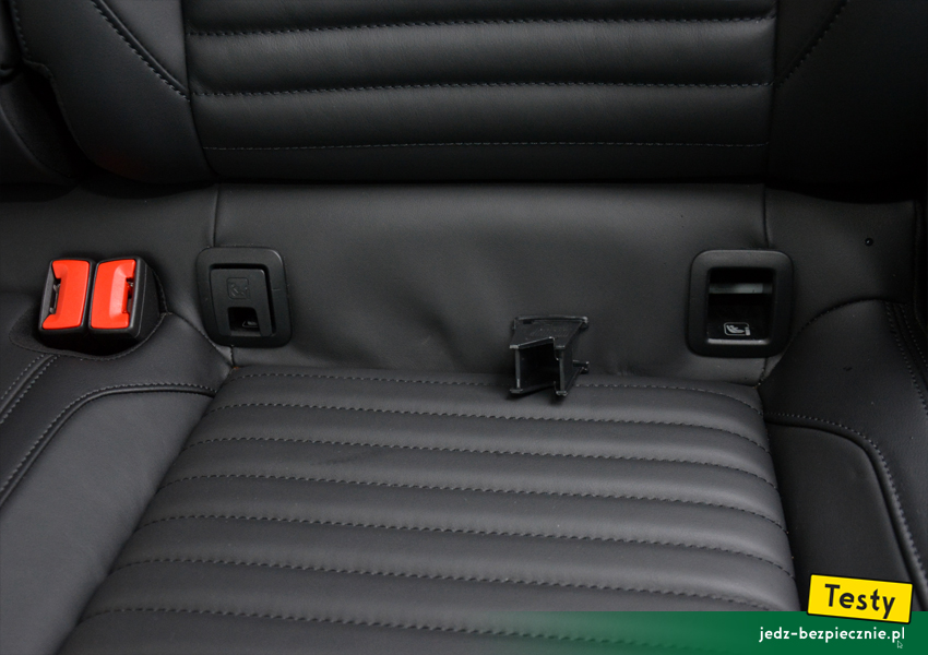 Testy - Volkswagen Passat GTE Limousine - mocowania Isofix i-Size na skrajnych miejscach kanapy