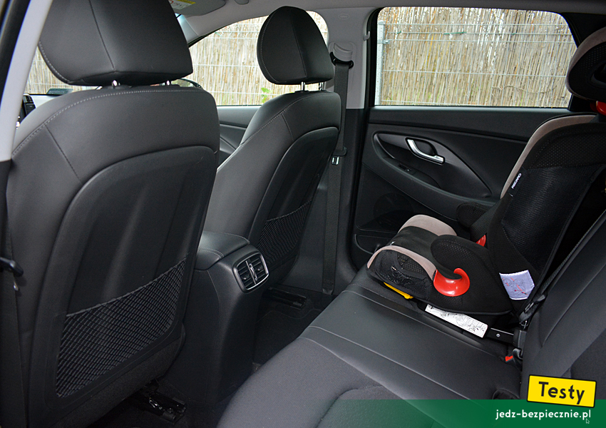 TESTY | Hyundai i30 III hatchback | Wyposażenie samochodu - tapicerka + przyciemniane szyby