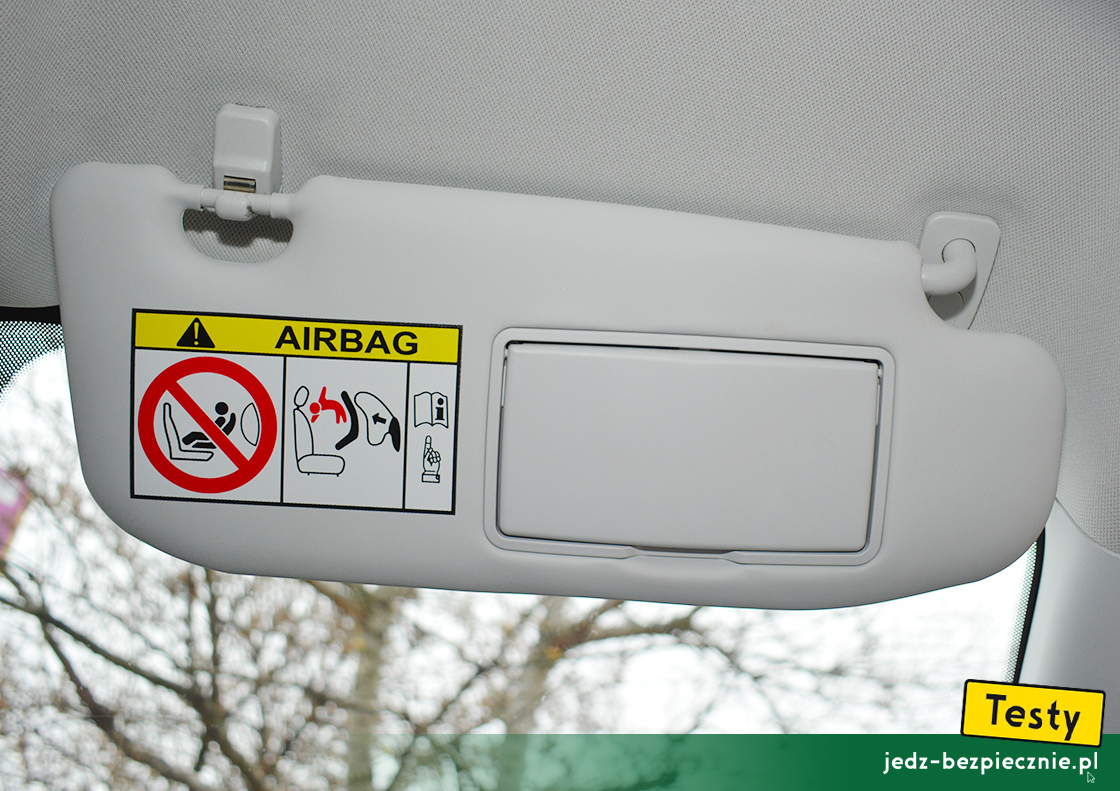 Testy - Fiat Tipo kombi - ostrzeżenie na osłonie przeciwsłonecznej po stronie pasażera
