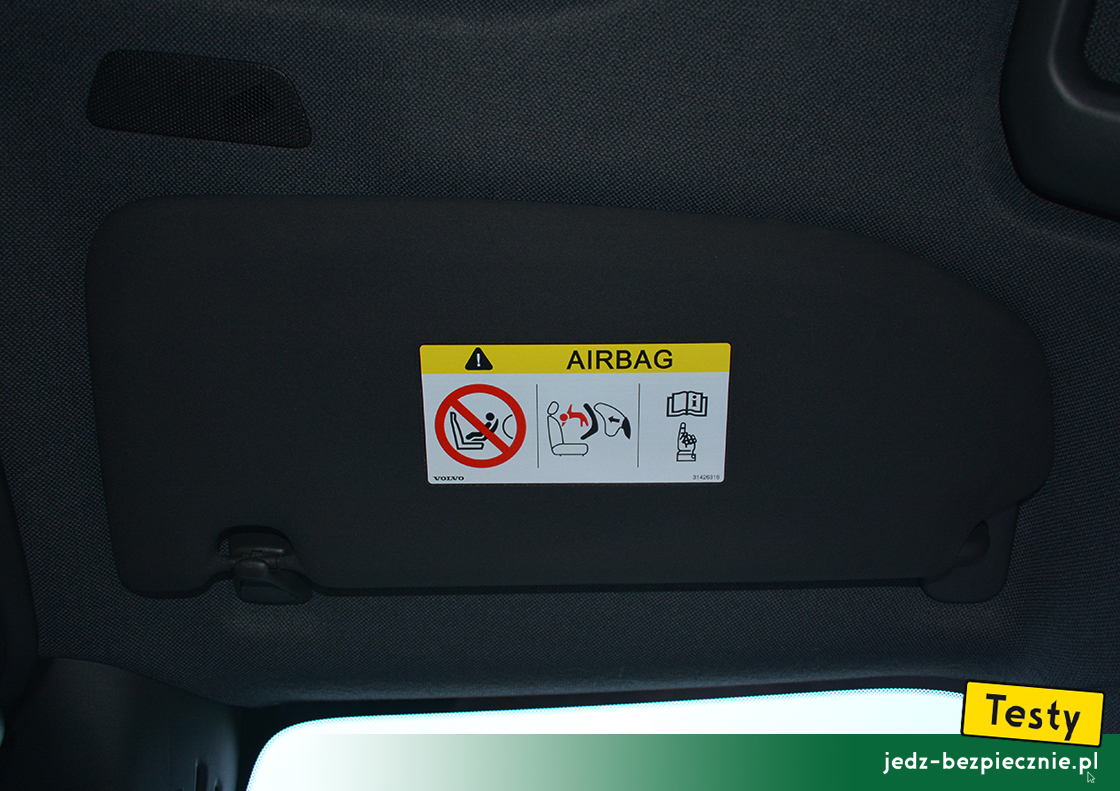 Testy - Volvo XC40 AWD - ostrzeżenie na osłonie przeciwsłonecznej pasażera