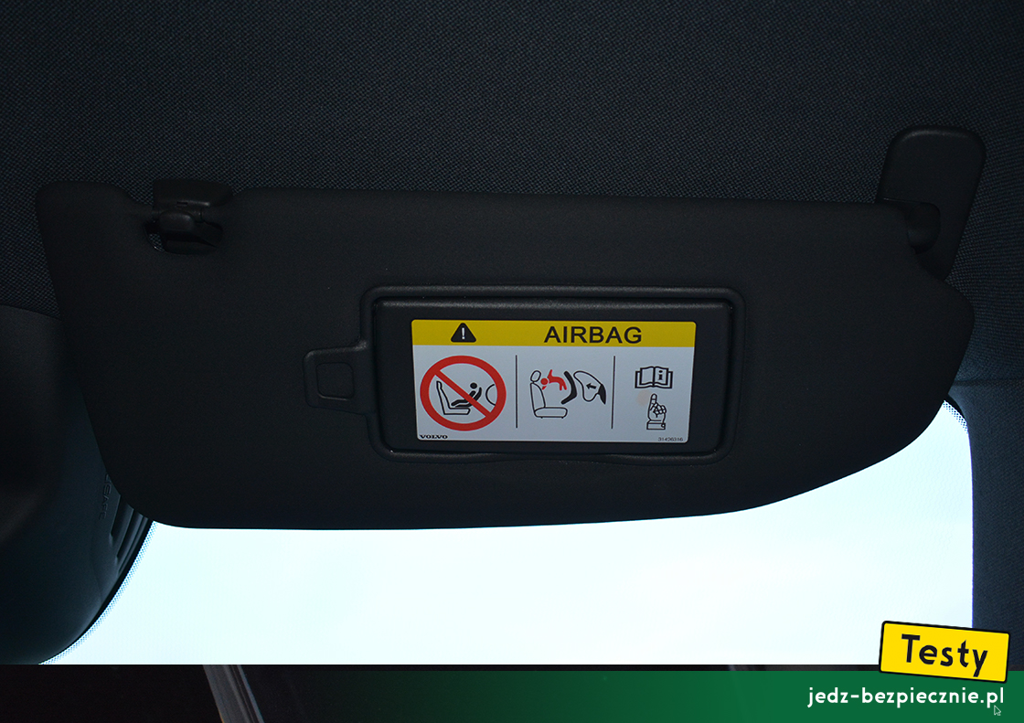 Testy - Volvo XC40 AWD - ostrzeżenie na osłonie przeciwsłonecznej pasażera