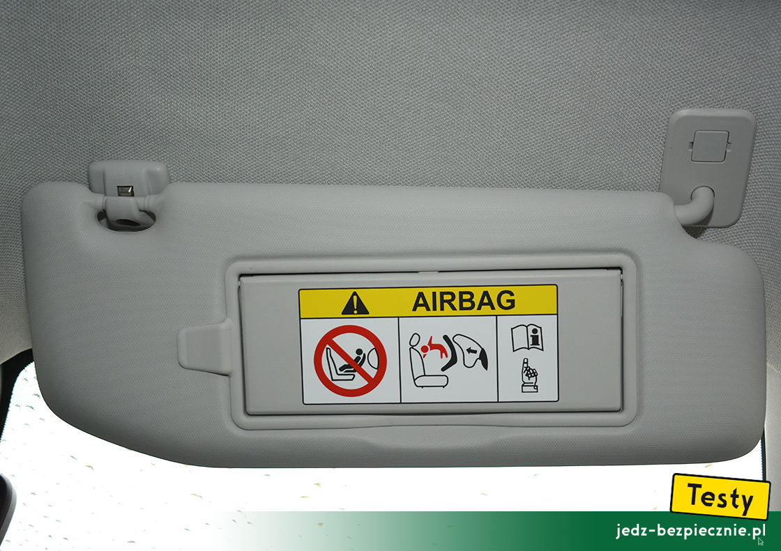 TESTY | Citroen e-C4 III - ostrzeżenie na osłonie przeciwsłonecznej pasażera, fotelik dziecięcy tyłem do kierunku jazdy