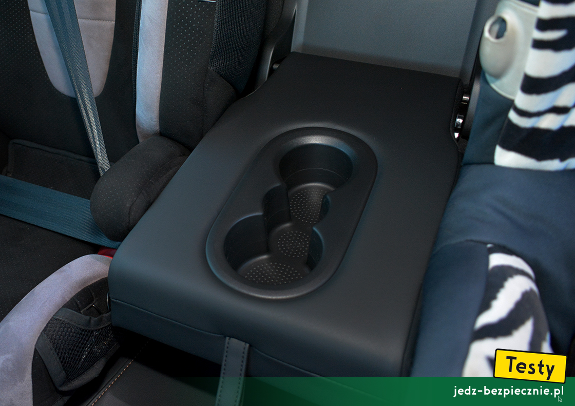 Testy - Cupra Leon e-Hybrid hatchback - rozkładany podłokietnik kanapy