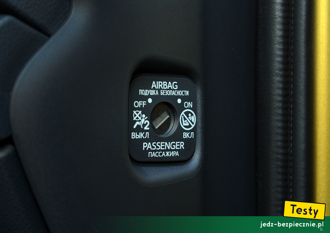 Testy - Toyota Yaris Cross - wyłącznik poduszki powietrznej pasażera, fotelik dziecięcy tyłem do kierunku jazdy