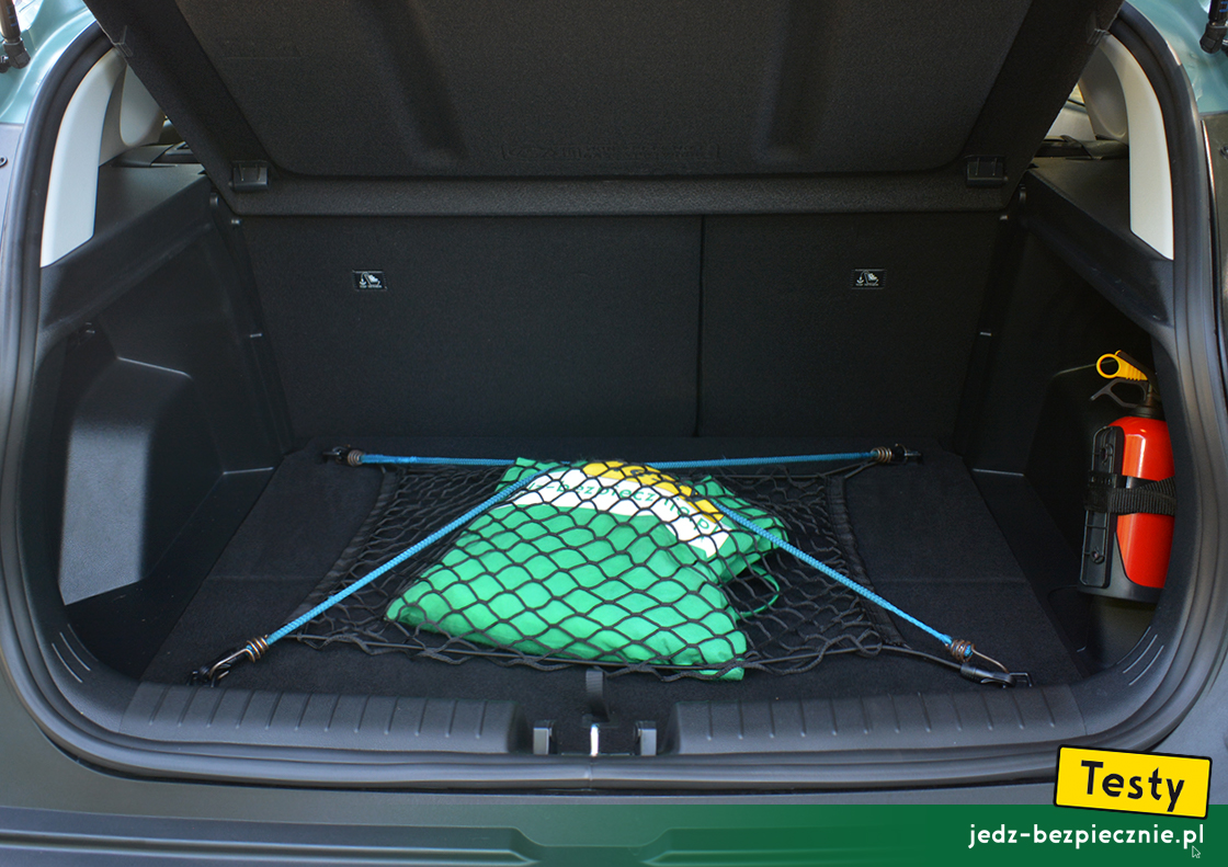 Testy - Hyundai Bayon - zaczepy do mocowania siatki lub linek w bagażniku