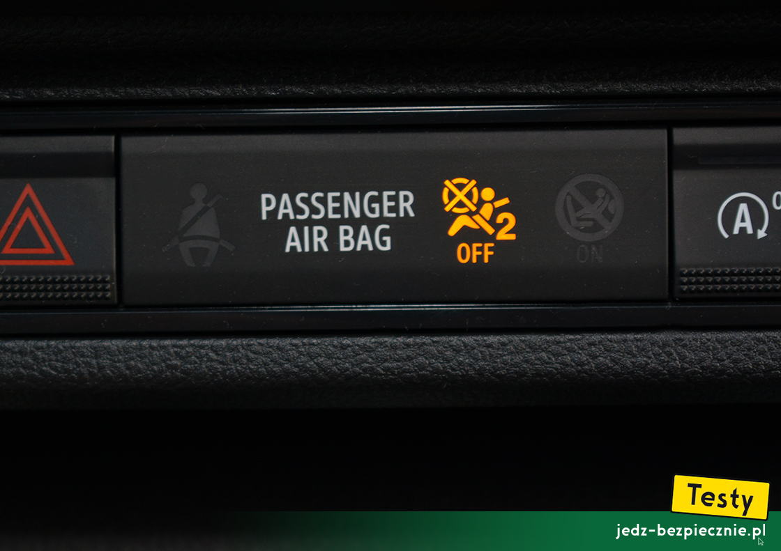 Testy - Dacia Jogger 5-osobowa - informacja o statusie poduszki powietrznej pasażera, nieaktywna OFF, fotelik dziecięcy tyłem do kierunku jazdy