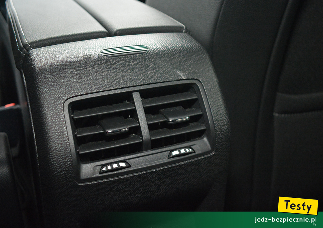 Testy - Opel Astra VI plug-in - nawiewy powietrza dla osób podróżujących na kanapie
