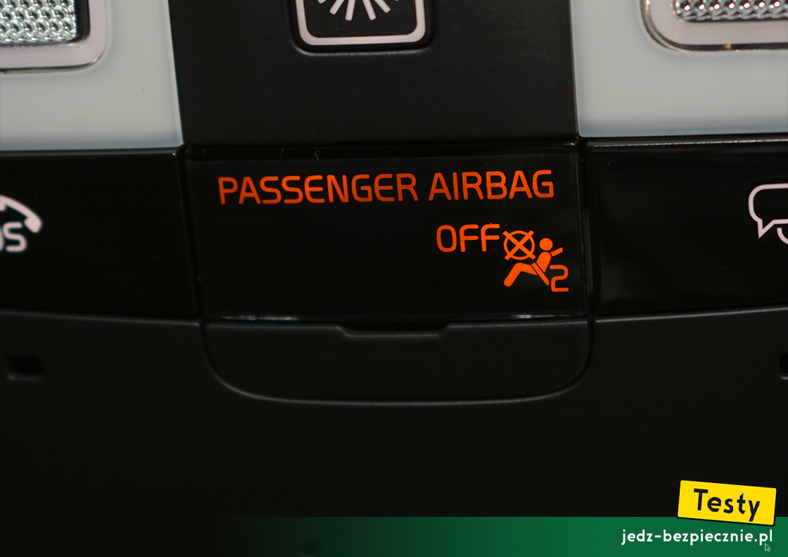 Testy - Volvo XC40 Recharge - sygnalizacja nieaktywnej poduszki powietrznej pasażera, OFF, fotelik dziecięcy tyłem do kierunku jazdy