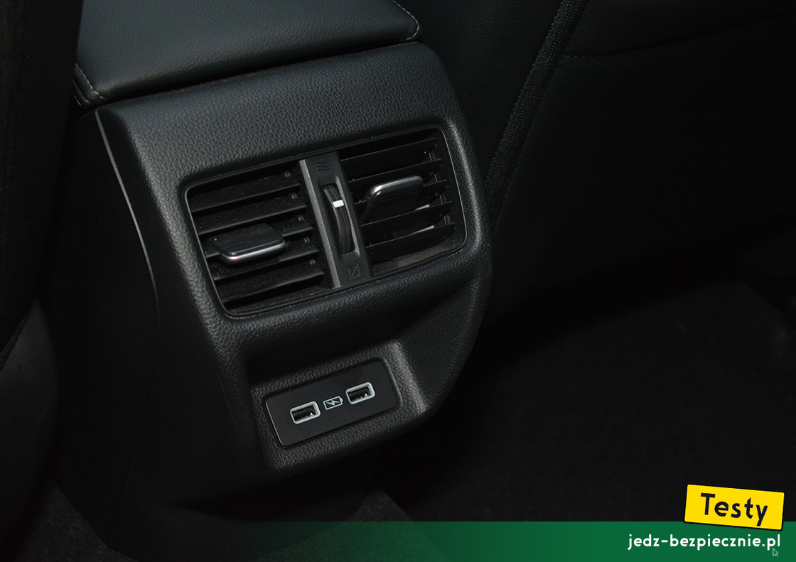 Testy - Honda Civic XI e:HEV - nawiewy klimatyzacji plus porty ubs