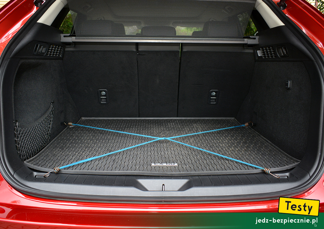 Testy - Mazda CX-60 plug-in - linki zabezpieczające w bagażniku