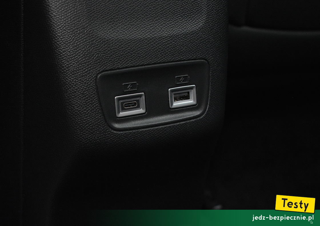 TESTY | Peugeot 2008 II Hybrid (fl) | porty usb-a i usb-c