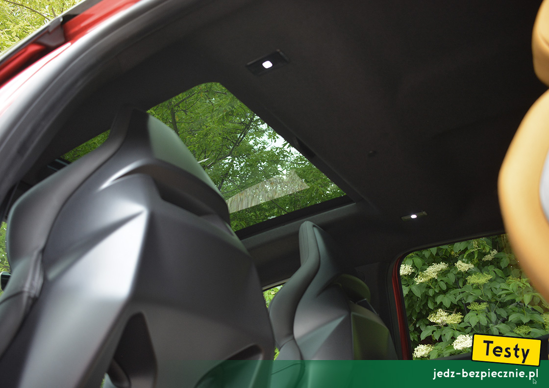 TESTY | Alfa Romeo Junior hybrid | okno dachowe