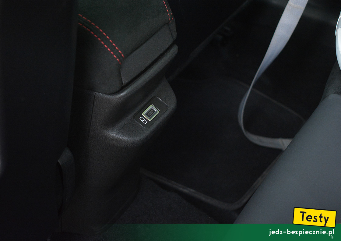 TESTY | Alfa Romeo Junior hybrid | centralny tunel, port usb
