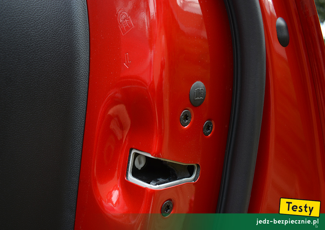 TESTY | Ford Puma mild hybrid facelifting | blokada otwarcia drugiej pary drzwi od środka samochodu