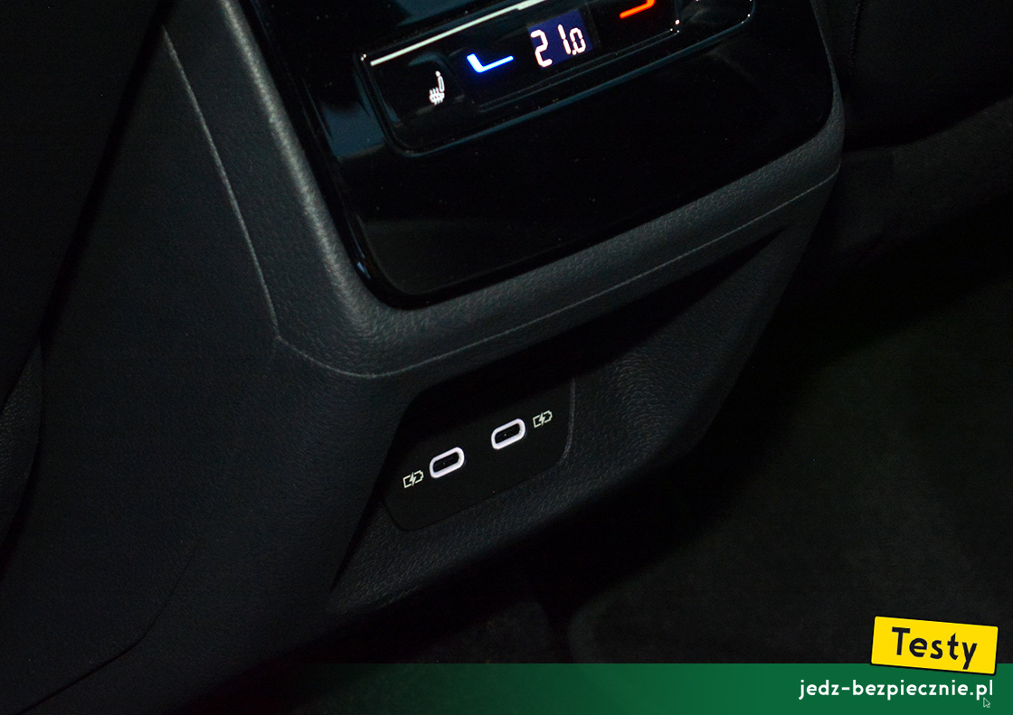 TESTY | Volkswagen ID.7 | porty usb-c dla osób podróżujących na kanapie