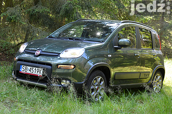 Testy - Fiat Panda 4x4 - przód miejskiego auta w kolorze Zieleń Toskanii