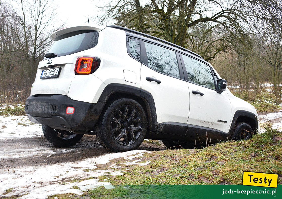 TESTY | Jeep Renegade e-Hybrid | tył auta z napędem przedniej osi podczas jazdy w terenie