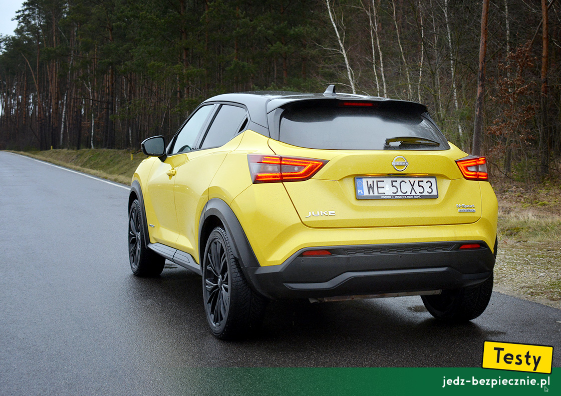 TESTY | Nissan Juke II full hybrid facelifting | tył auta z napędem pełnej hybrydy w kolorze żółtym Iconic w wersji N-Sport