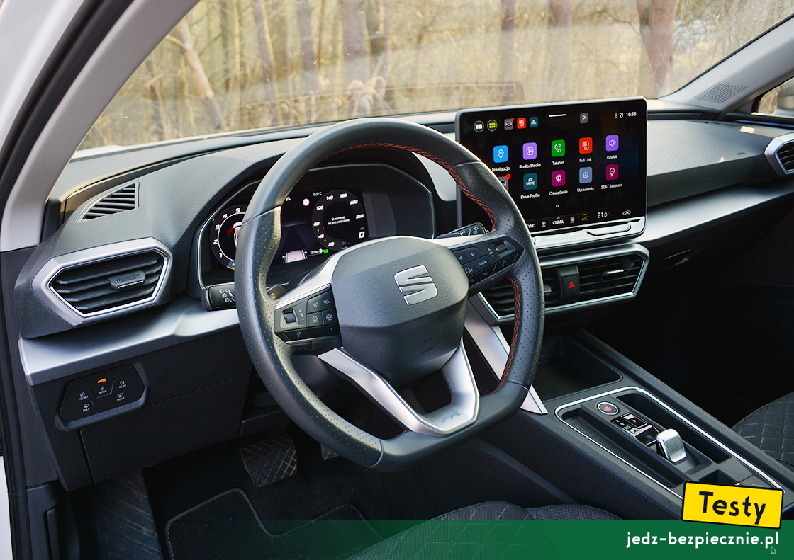 Test SEAT Leon kombi, kokpit topowej wersji wyposażenia FR