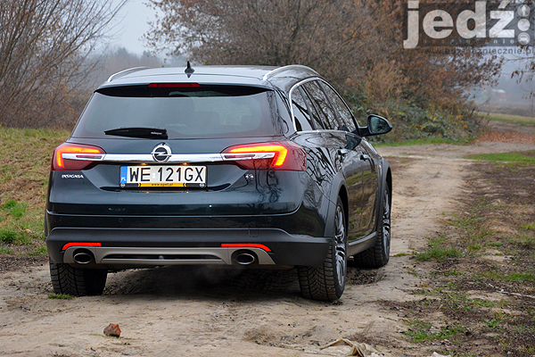 Opel Insignia, Tourer Country 4x4 podczas jazdy w terenie