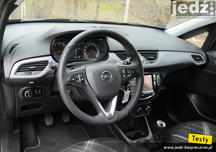 TESTY | Opel Corsa E - kokpit, wersja Color Edition