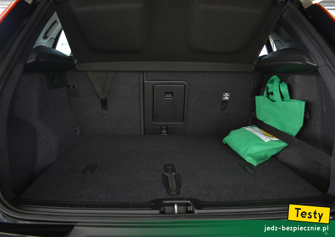 Testy - Volvo XC40 AWD - bagażnik z podwójną podłogą