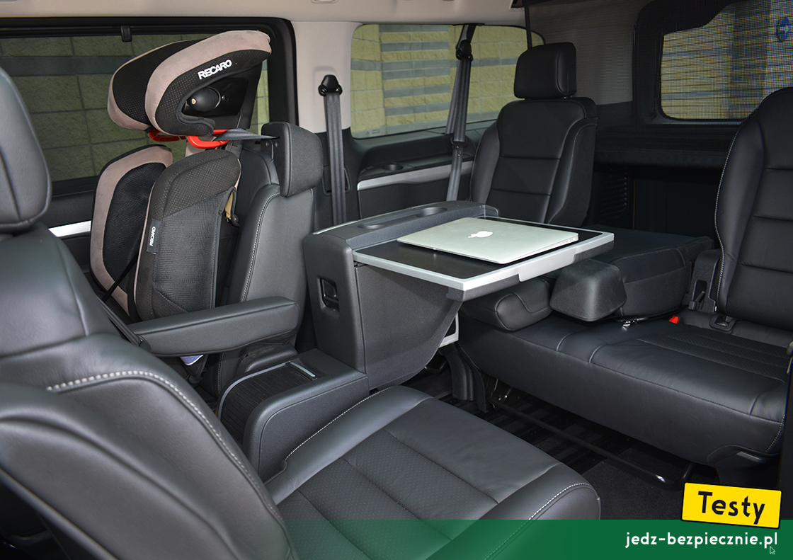 Testy - Peugeot e-Traveller - konfiguracja z fotelami VIP w II rzędzie siedzeń i trzyosobową kanapą z tyłu