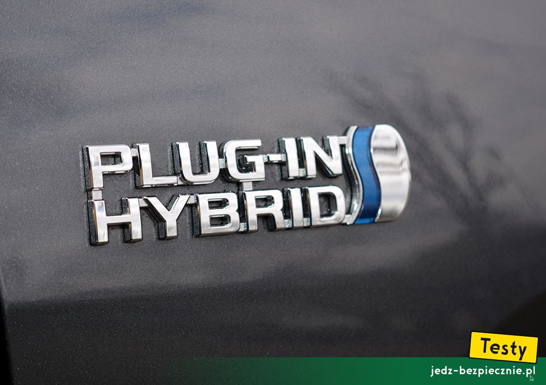 Testy - Suzuki Across hybrid plug-in - plakietka plug-in na błotniku