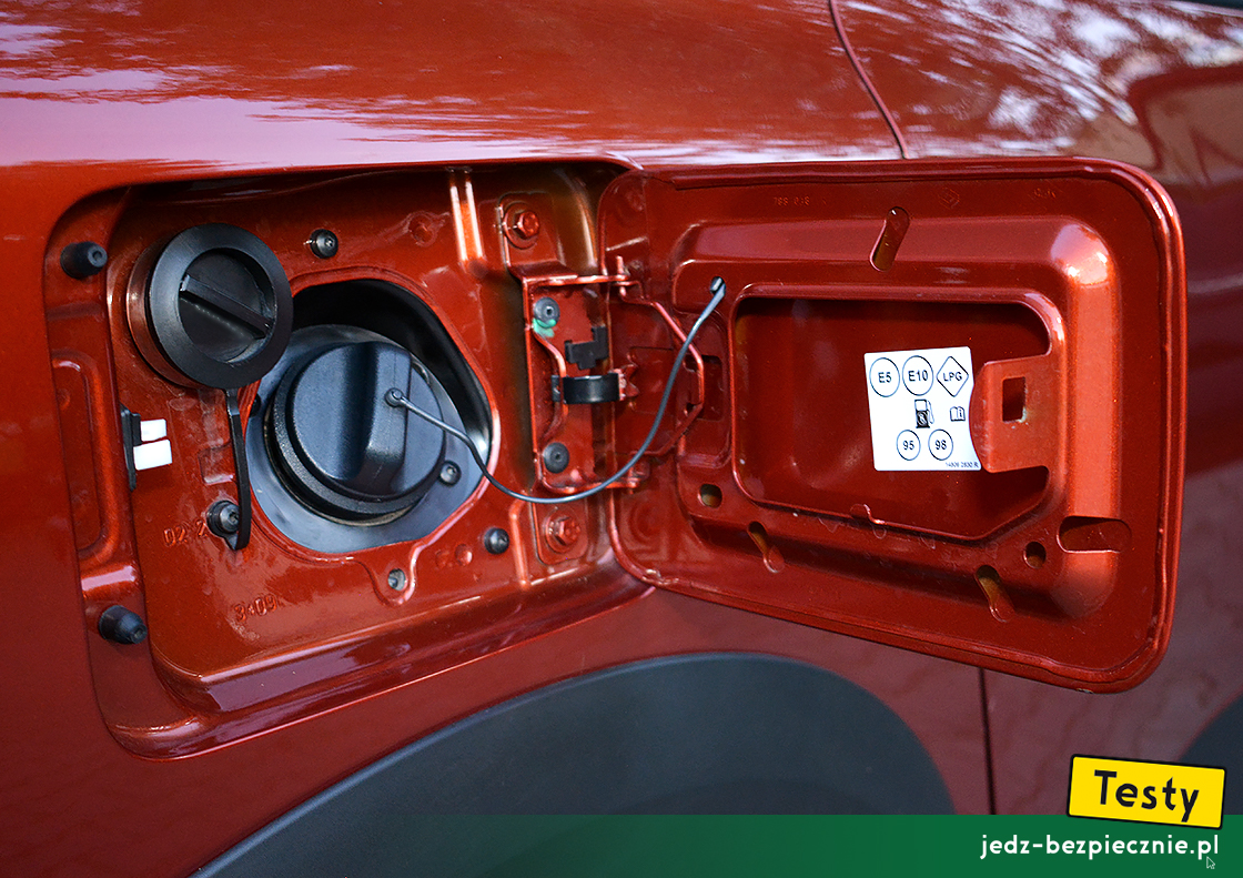 Testy - Dacia Jogger 5-osobowa - zawór do tankowania LPG i wlew benzyny