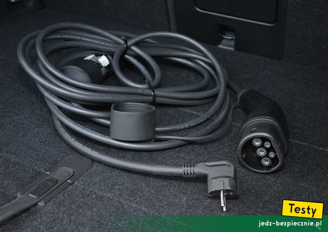 Testy - Volvo XC40 Recharge - kable do ładowania z sieci 230V