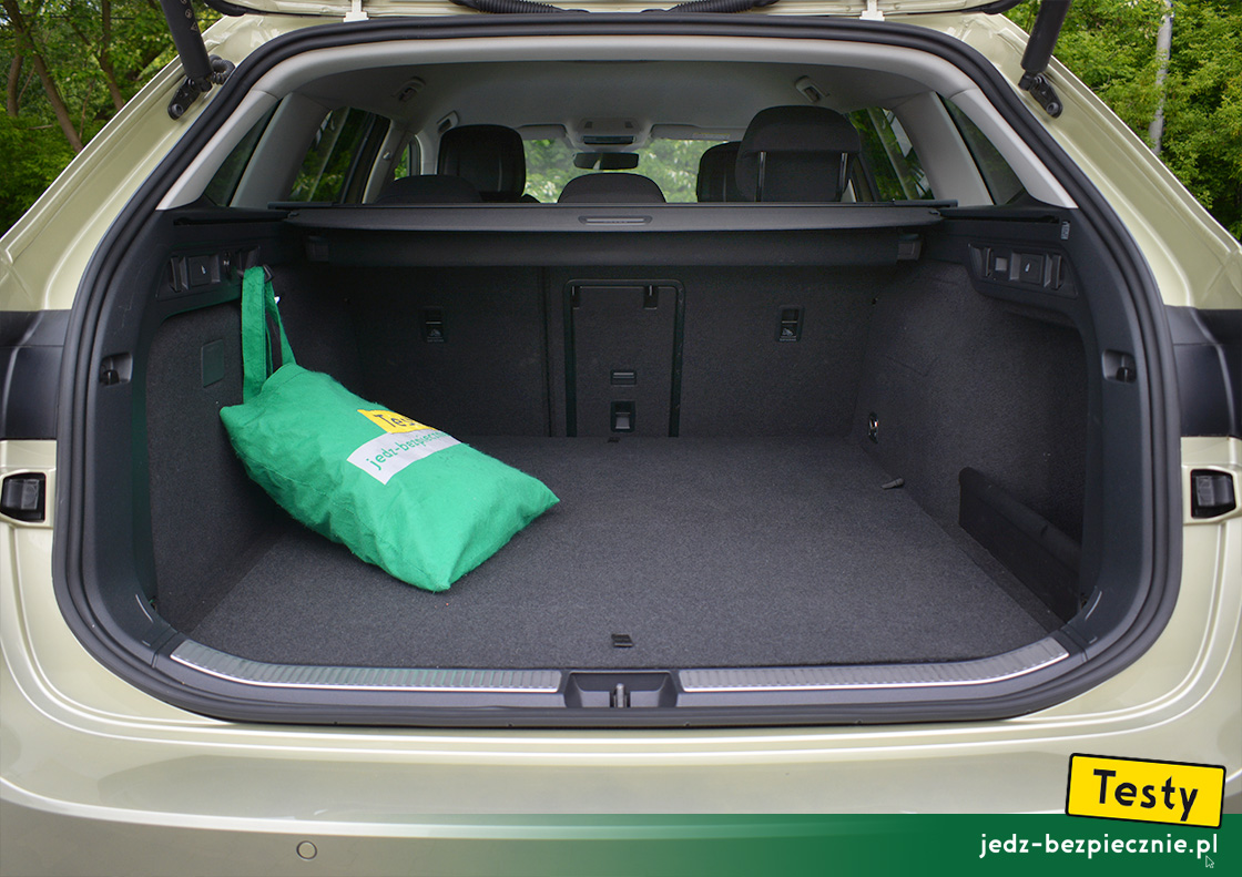 TESTY | Skoda Superb IV kombi plug-in | mniejszy bagażnik hybrydy plug-in