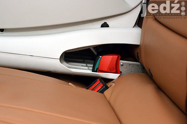 Opel Insignia A, wady - wysokość umieszczenia uchwytów Isofix