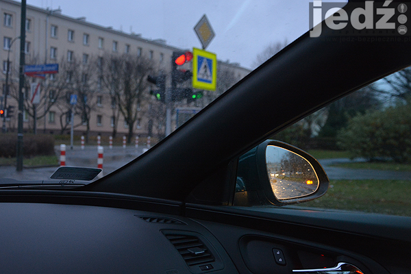 Opel Insignia A, wady - konstrukcja słupków A i lusterka boczne